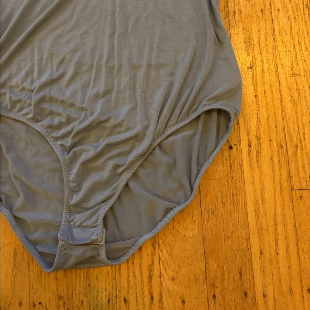 Free people v neck cap sleeve tee bodysuit - Picture 2 of 6